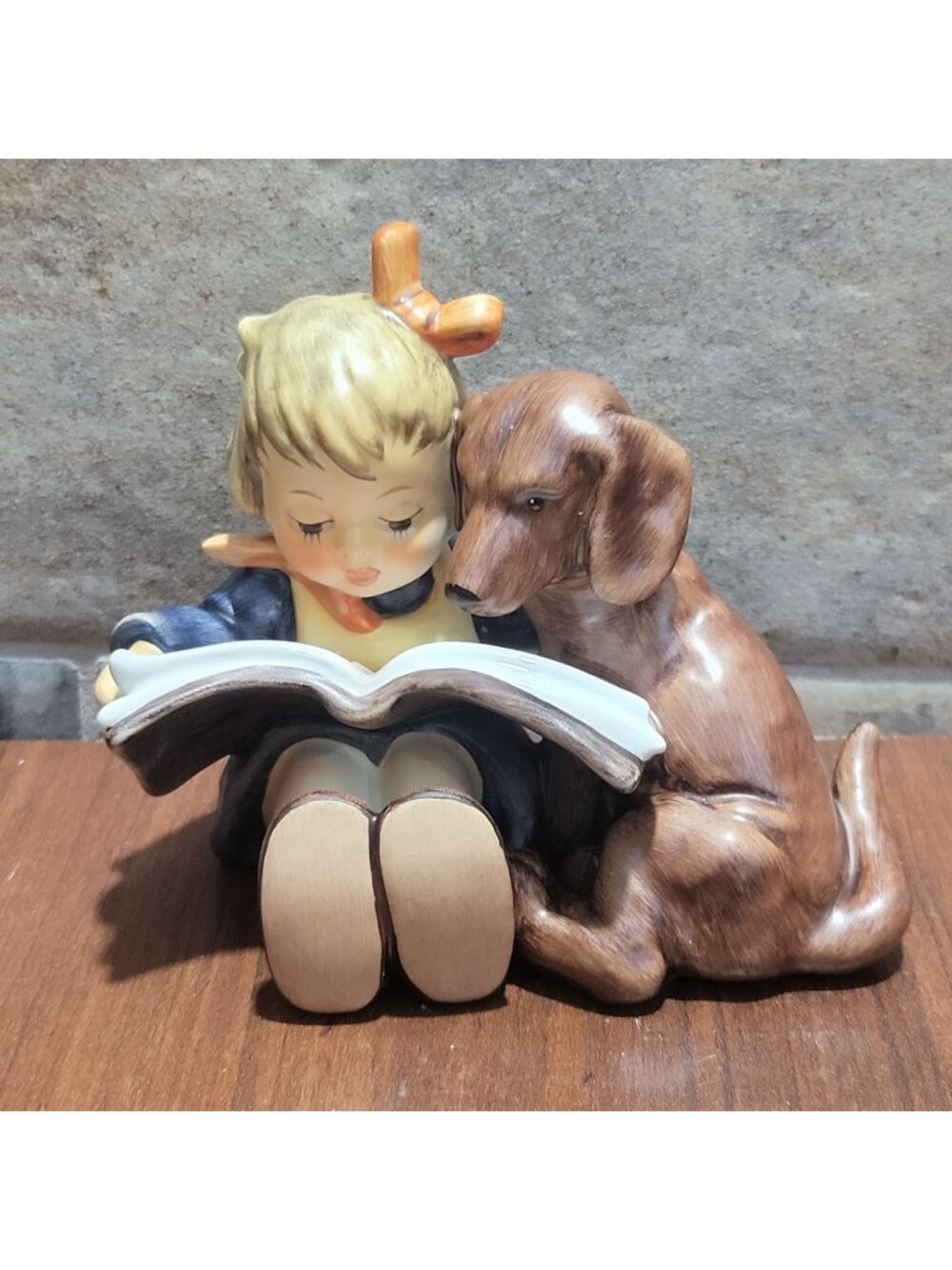 Goebel MI Hummel Figurine 800 Proud Moments Girl Reading to Dachshund Dog TMK8